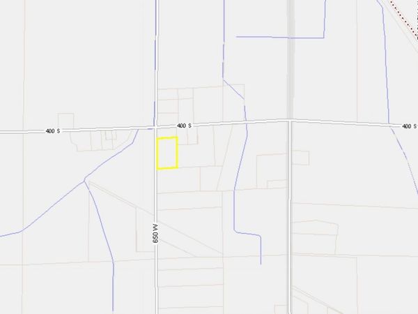 650 S South Road, North Judson, IN 46366