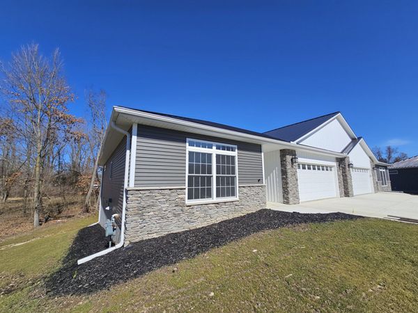 233 Auseon Court, Hillsdale, MI 49242