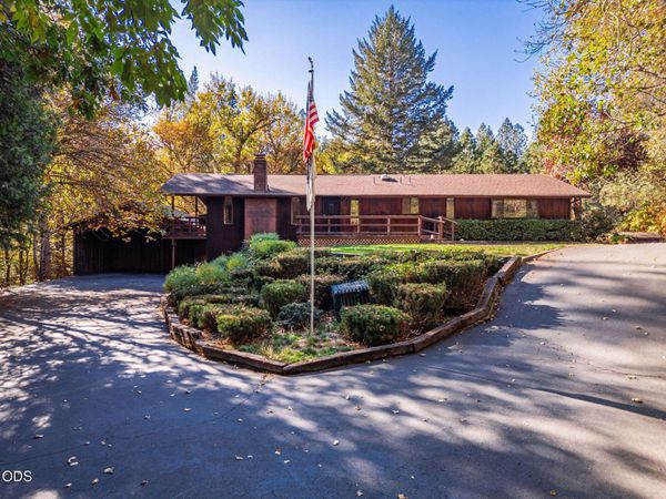 1618 Azalea Drive, Grants Pass, OR 97526