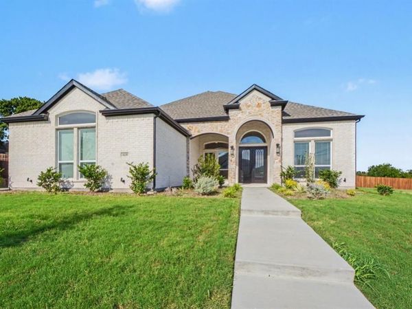 1135 Willow Lake Drive, DeSoto, TX 75115