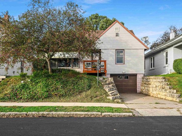 819 Goethe Street, Dubuque, IA 52001