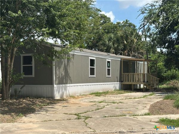717 Blyth Road , Victoria, TX 77904