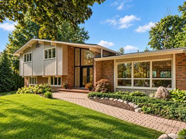 2564 Charel Court, West Bloomfield Township, Mi 48324