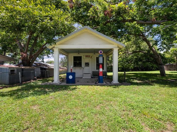 916 N Avenue E Ave E, Shiner, TX 77984