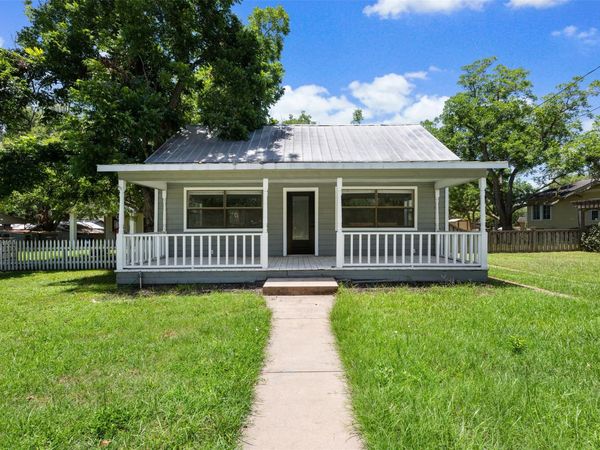 916 N Avenue E Ave E, Shiner, TX 77984