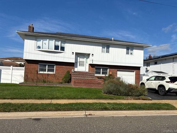 264 Forest Avenue , Massapequa, NY 11758