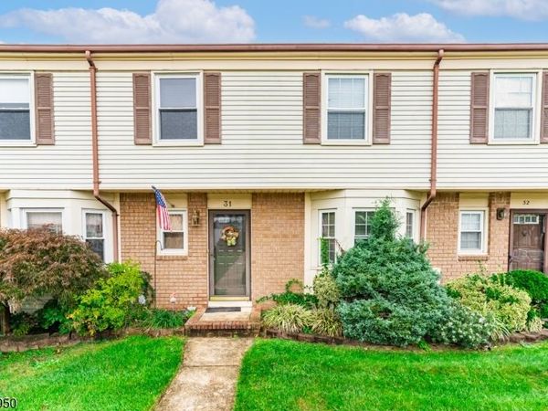31 Astor Ct, Sayreville, NJ 08872