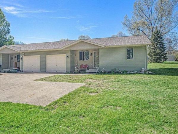 1240 103rd Avenue, Plainwell, MI 49080
