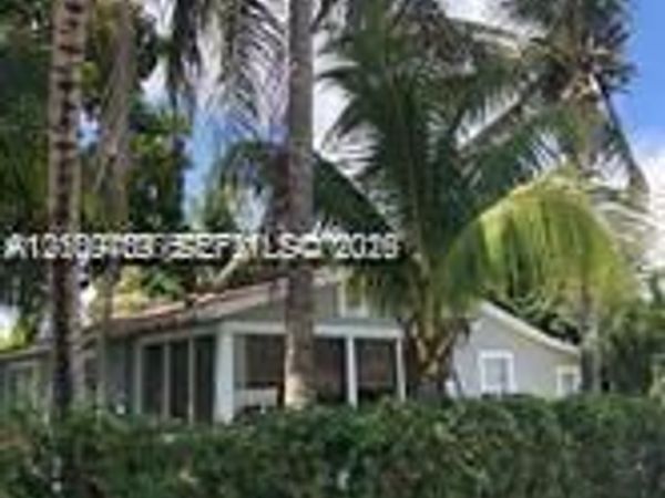 390 NE 164th Ter , Miami, FL 33162