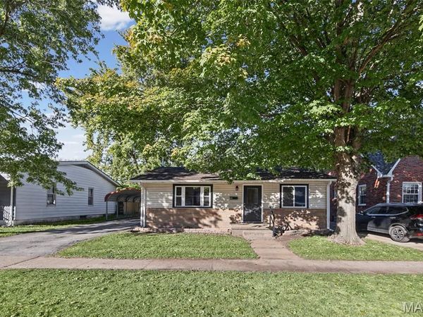 615 Broadway , East Alton, IL 62024