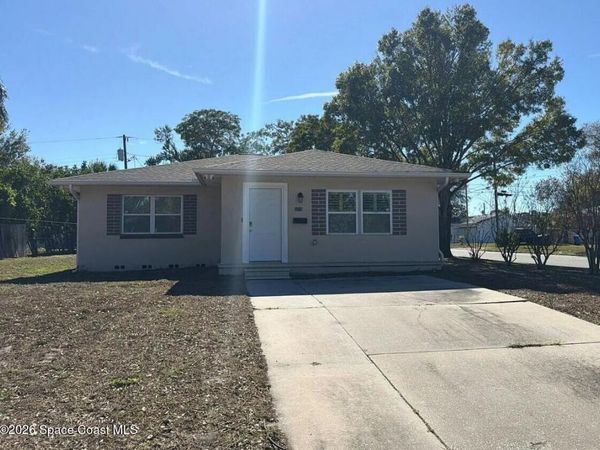 3270 35th Avenue N , St. Petersburg, FL 33710