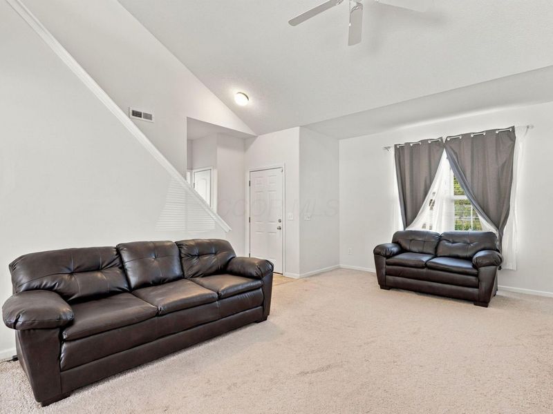 2283 Doneen Drive, Columbus, OH 43219 Photo 6