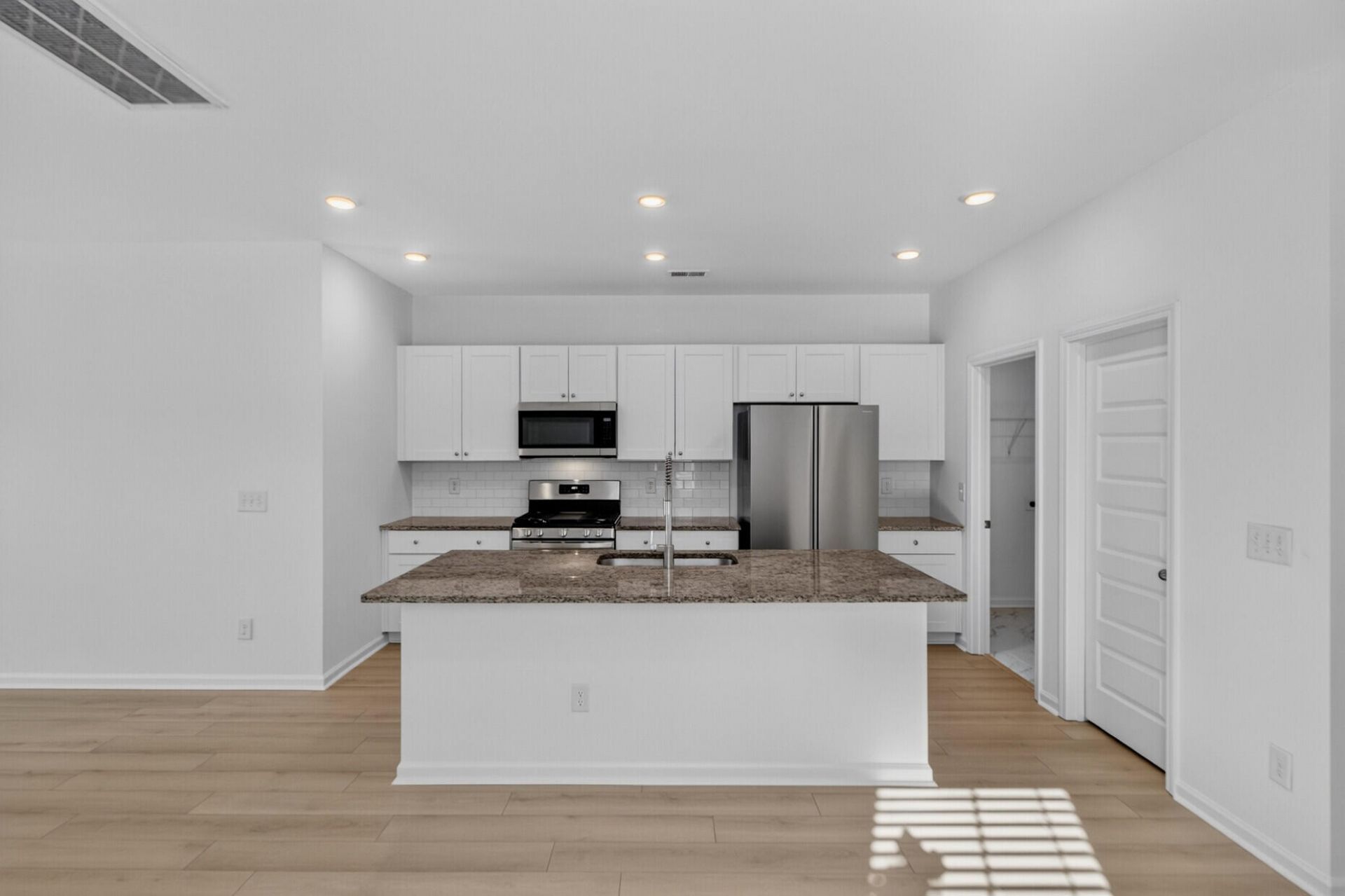 554 Spanish Wells Road Photo 9