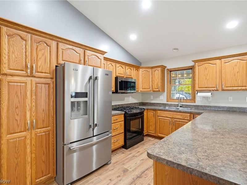 607 Sparrow Way, Wadsworth, OH 44281 Photo 10