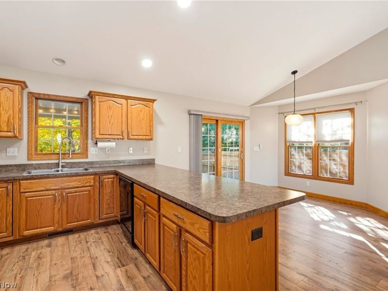 607 Sparrow Way, Wadsworth, OH 44281 Photo 11