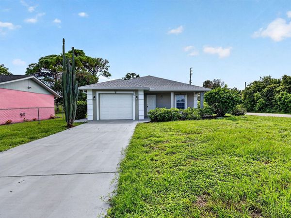 2011 San Diego Avenue, Fort Pierce, FL 34946