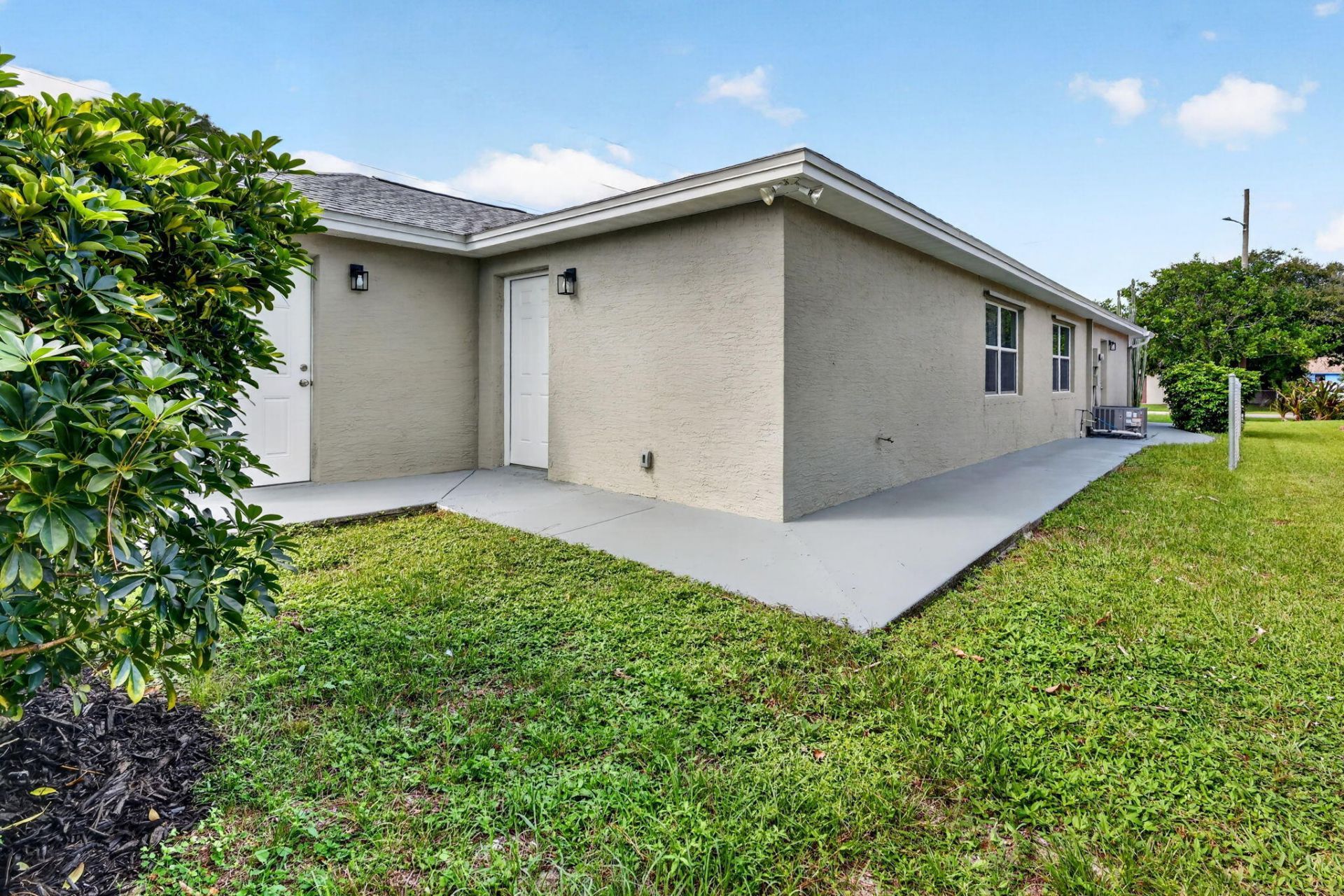 2011 San Diego Avenue, Fort Pierce, FL 34946 Photo
