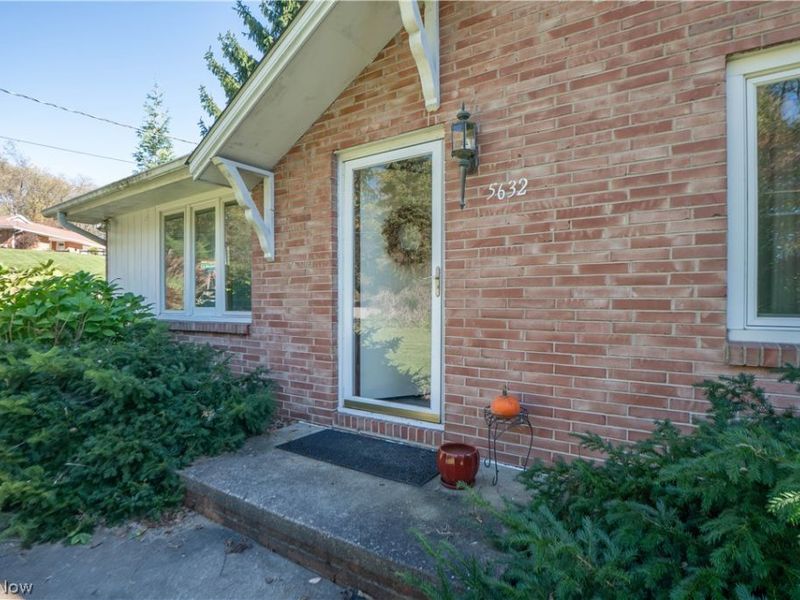 5632 Everhard Road NW, Canton, OH 44718 Photo 2
