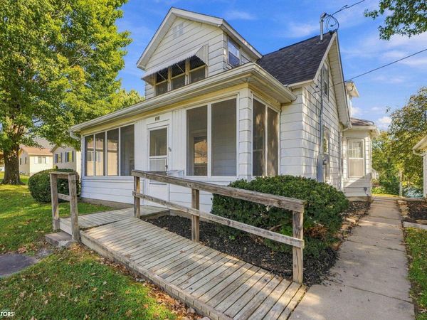 328 N Plane Street, Burlington, IA 52601