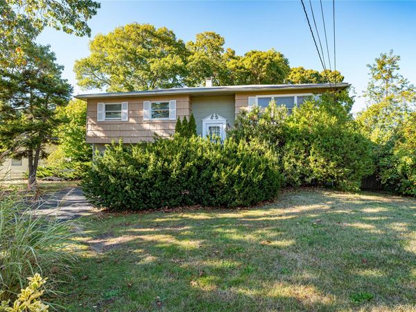 211 Matthews Road , Oakdale, NY 11769