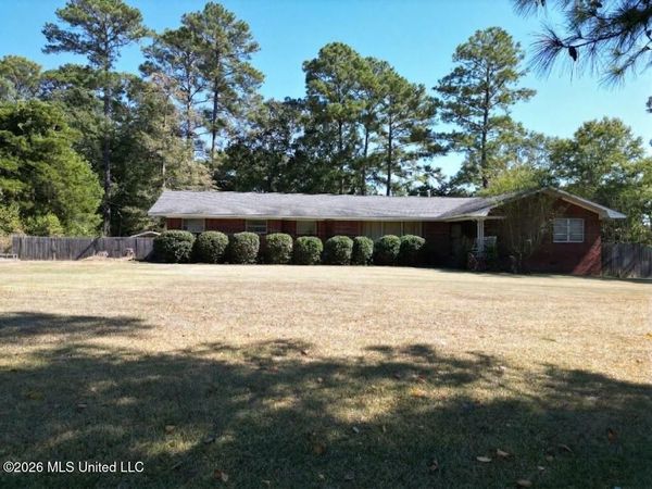 917 Pine Hill Circle, Carthage, MS 39051