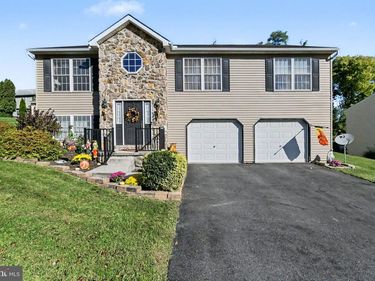 1330 FOX HOLLOW DRIVE , HARRISBURG, PA 17113