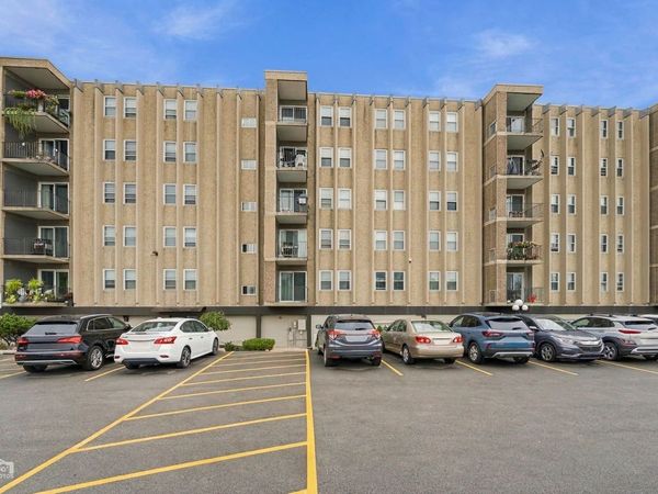 9514 Lawrence Avenue , Unit 2208, Schiller Park, IL 60176
