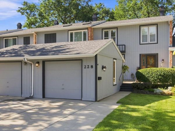 228 Willow Lane , Bloomingdale, IL 60108