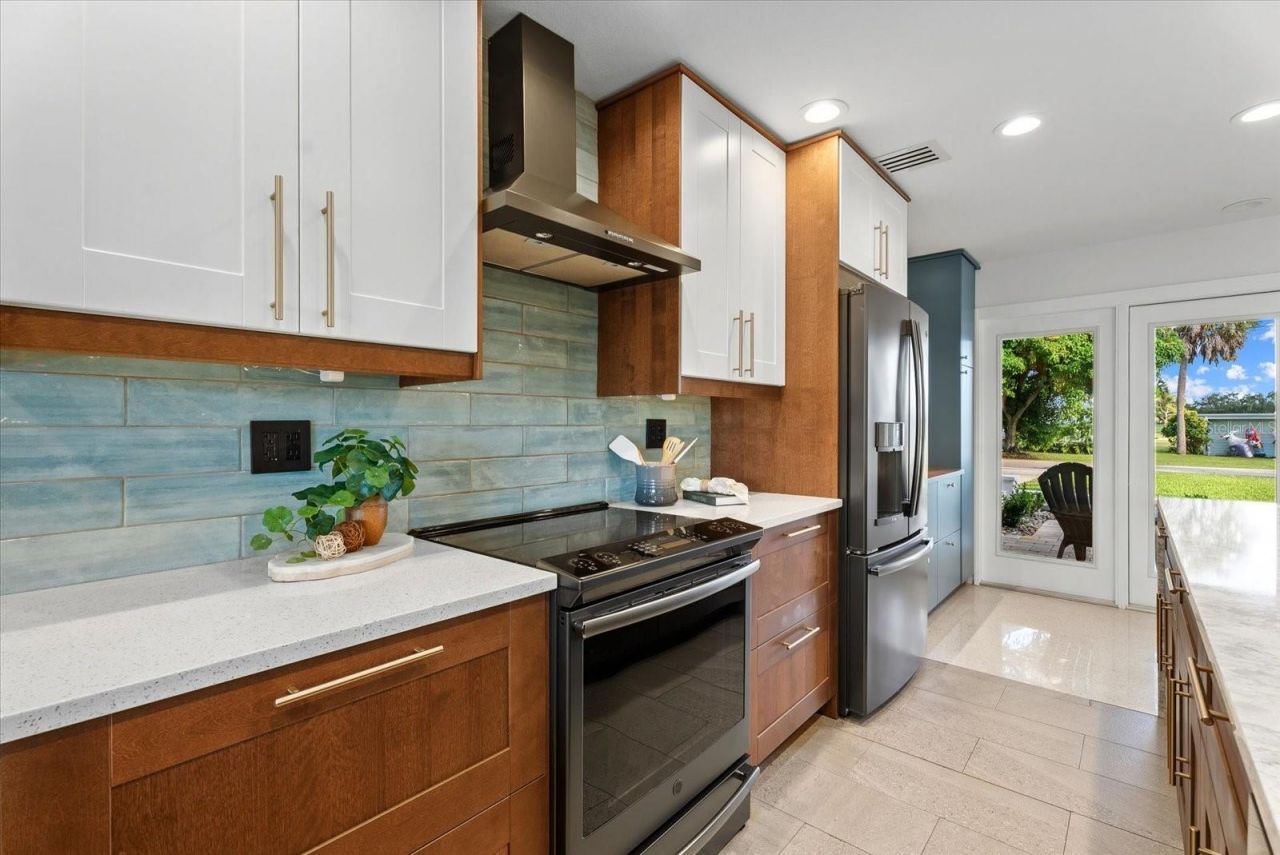 481 Magellan Drive , Sarasota, FL 34243 Photo