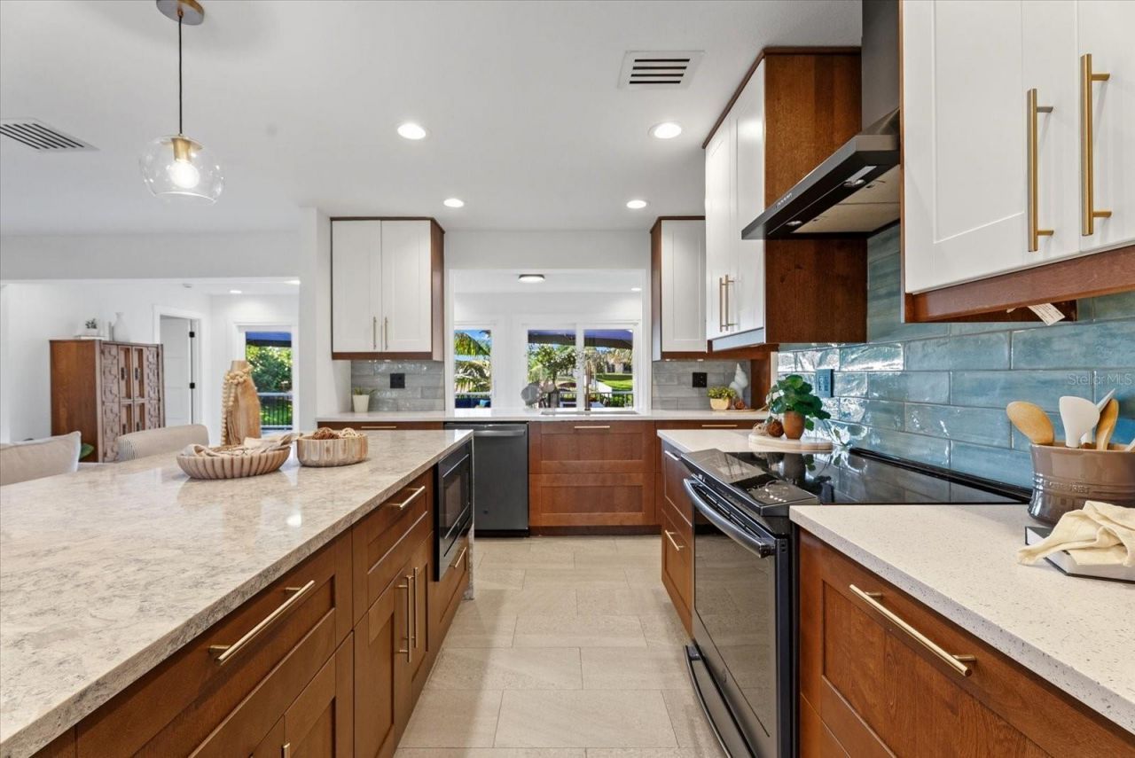 481 Magellan Drive , Sarasota, FL 34243 Photo