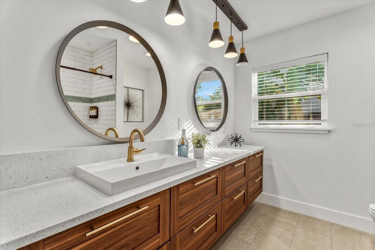481 Magellan Drive , Sarasota, FL 34243 Photo