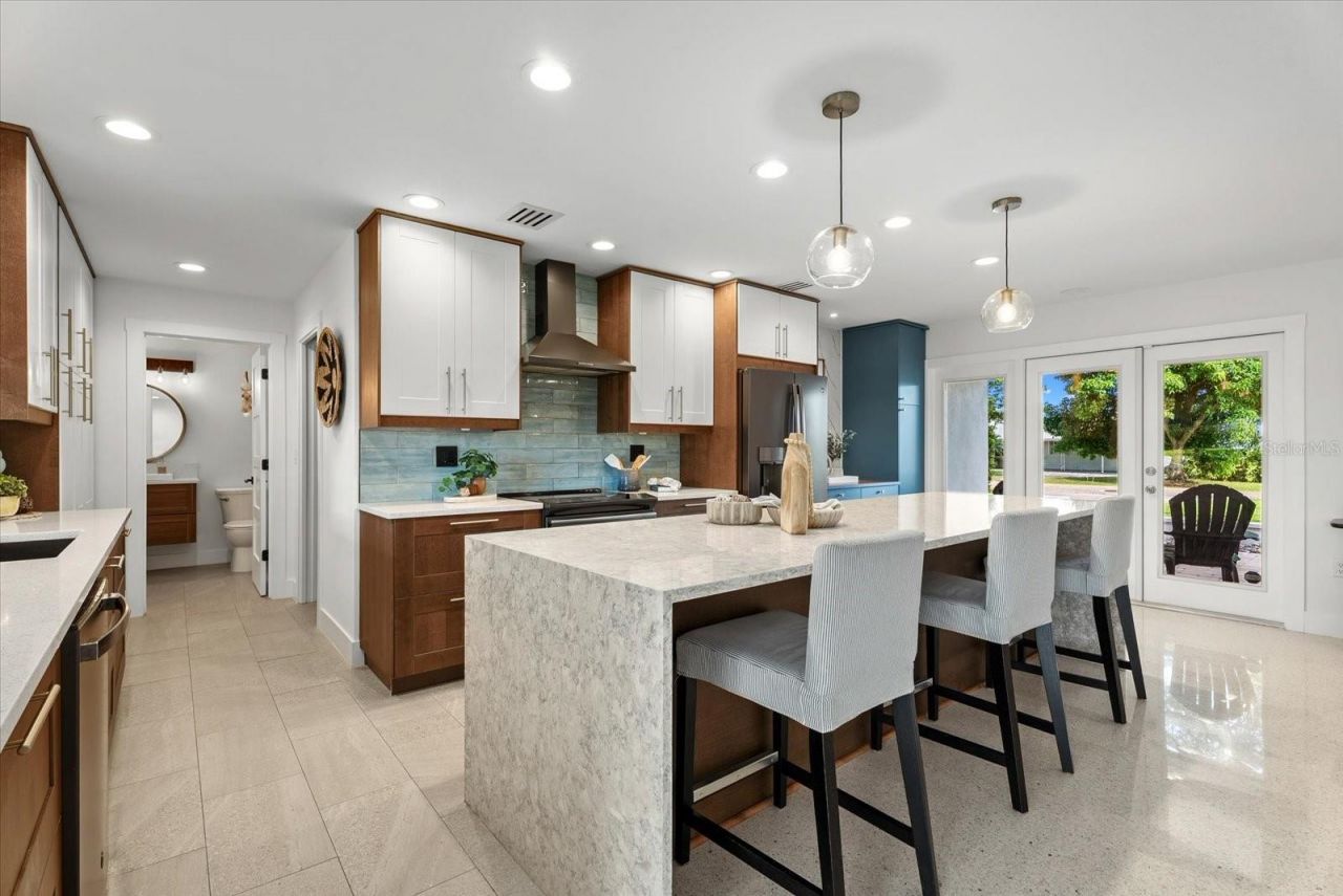 481 Magellan Drive , Sarasota, FL 34243 Photo