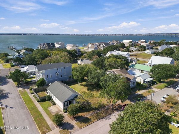 1303 Shepard Street , Morehead City, NC 28557