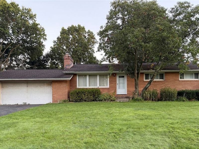 2625 Hyacinth Drive NW, North Canton, OH 44720 Photo 1
