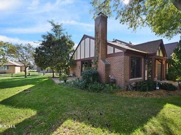 2861 Denton Court , Westchester, IL 60154