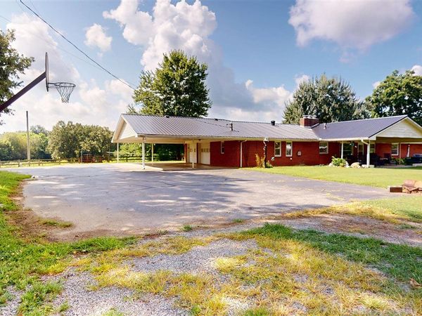 1886 Bowling Green Road , Scottsville, KY 42164
