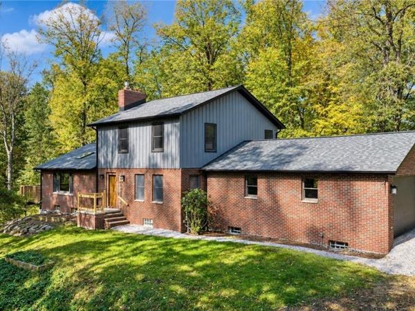 25700 Taylor Street , Olmsted Falls, OH 44138