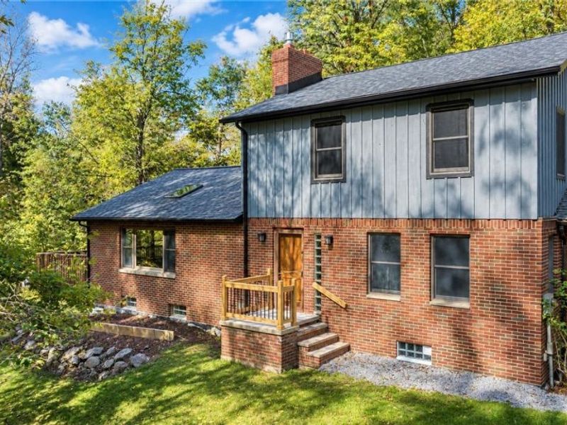 25700 Taylor Street, Olmsted Falls, OH 44138 Photo 2