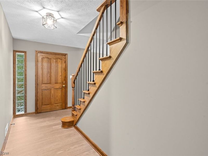 25700 Taylor Street, Olmsted Falls, OH 44138 Photo 4