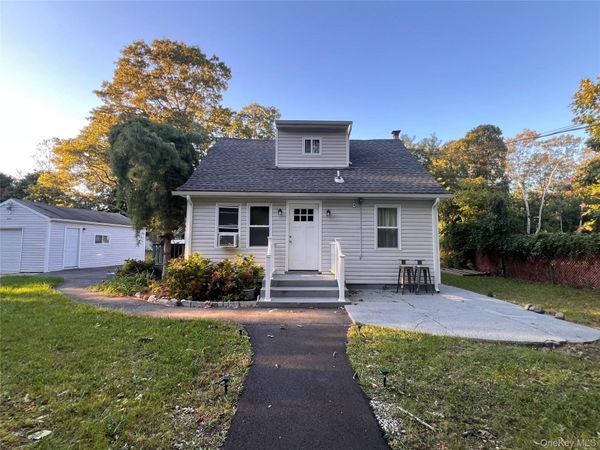 11 Washington Avenue , Mastic Beach, NY 11951