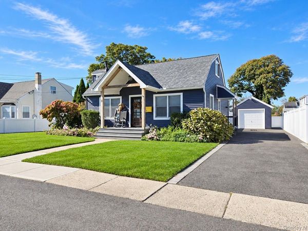 8 Perry Place, Patchogue, NY 11772