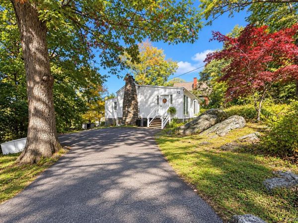 55 Overlook Road N, White Plains, NY 10603