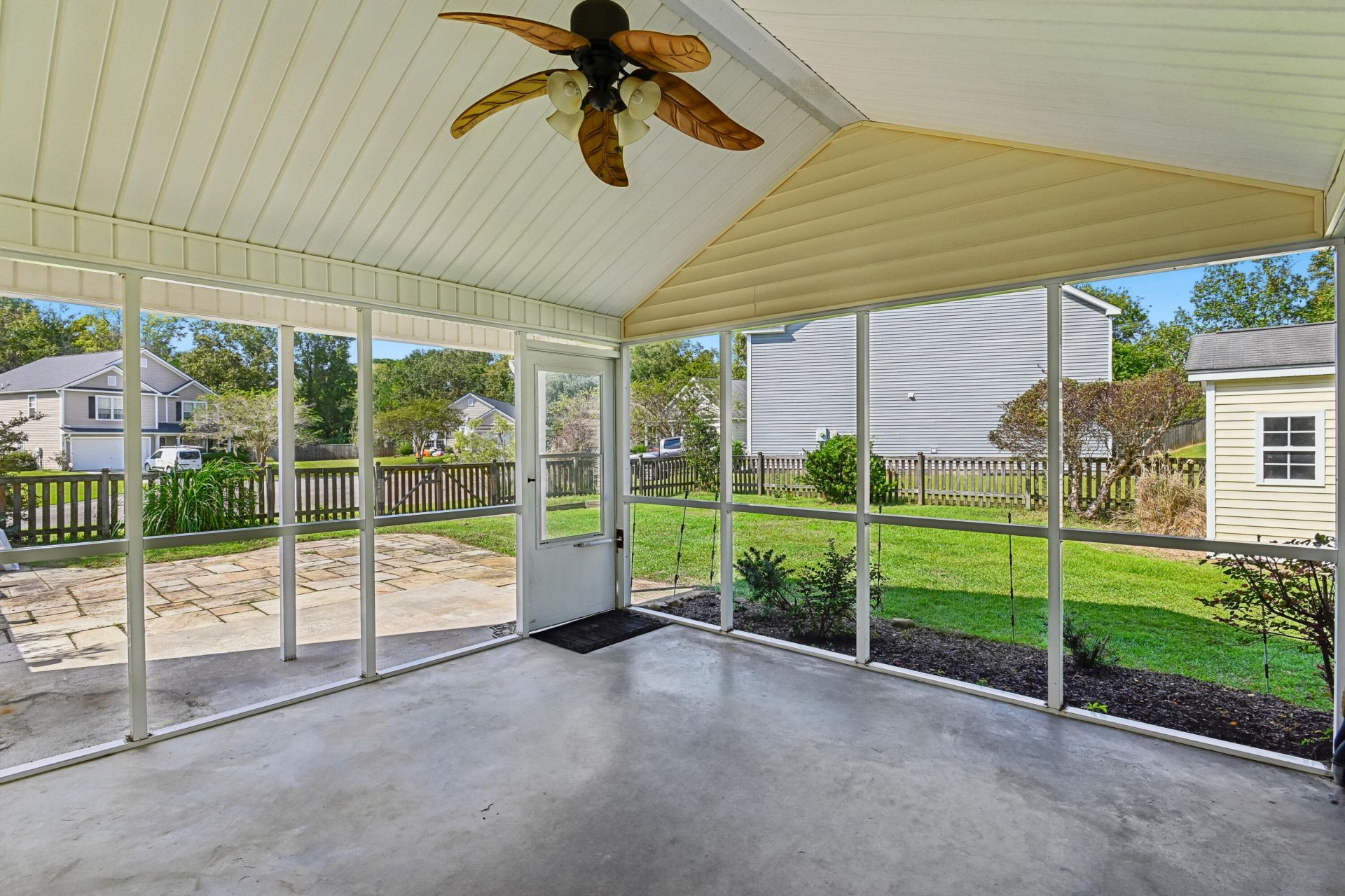 1048 Moss Grove Drive Photo 18
