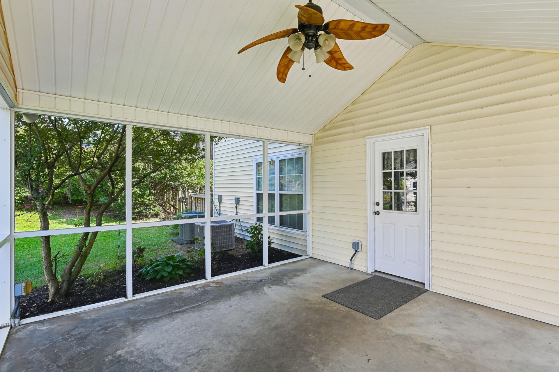 1048 Moss Grove Drive Photo 19