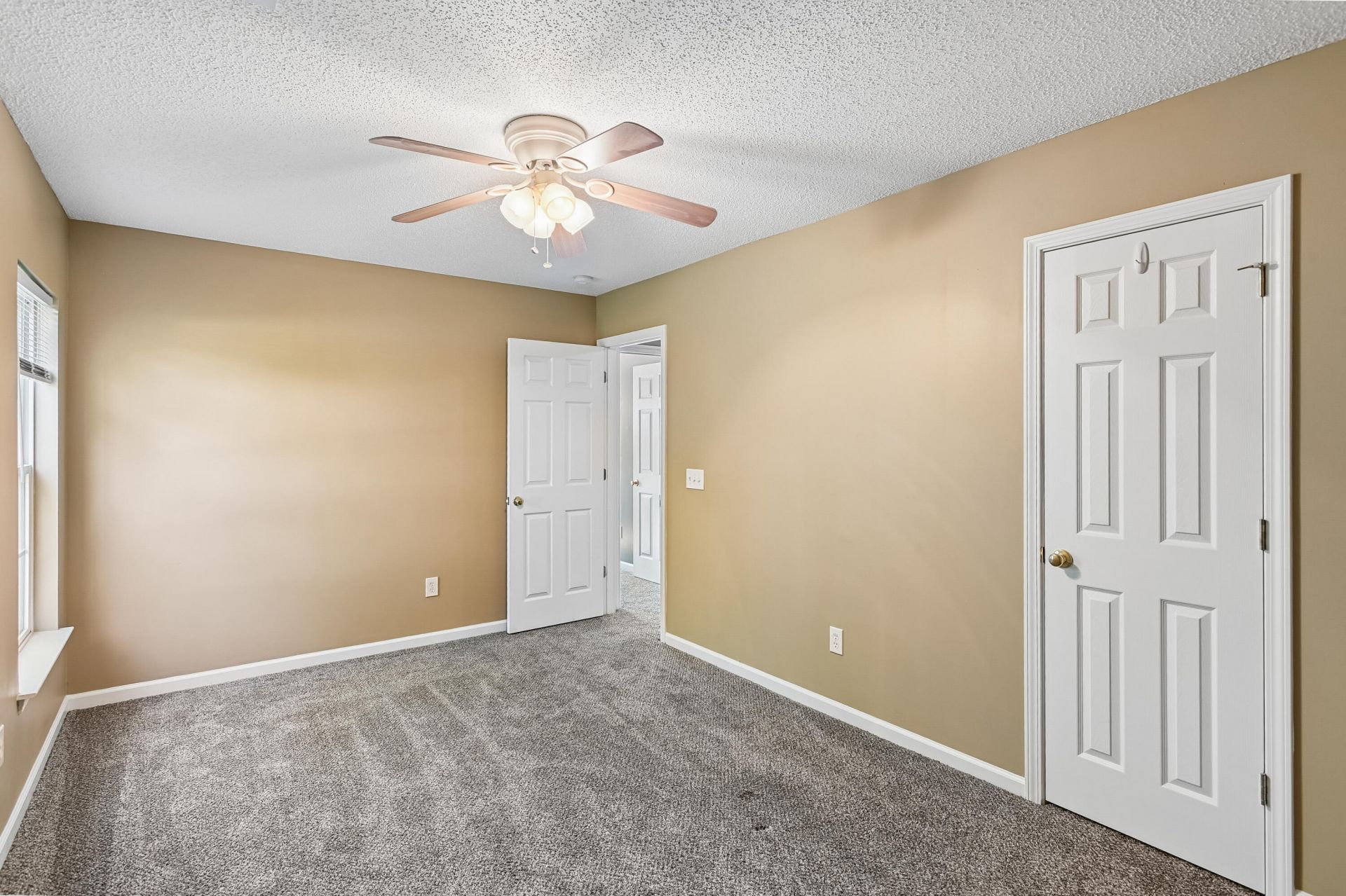 1048 Moss Grove Drive Photo 28