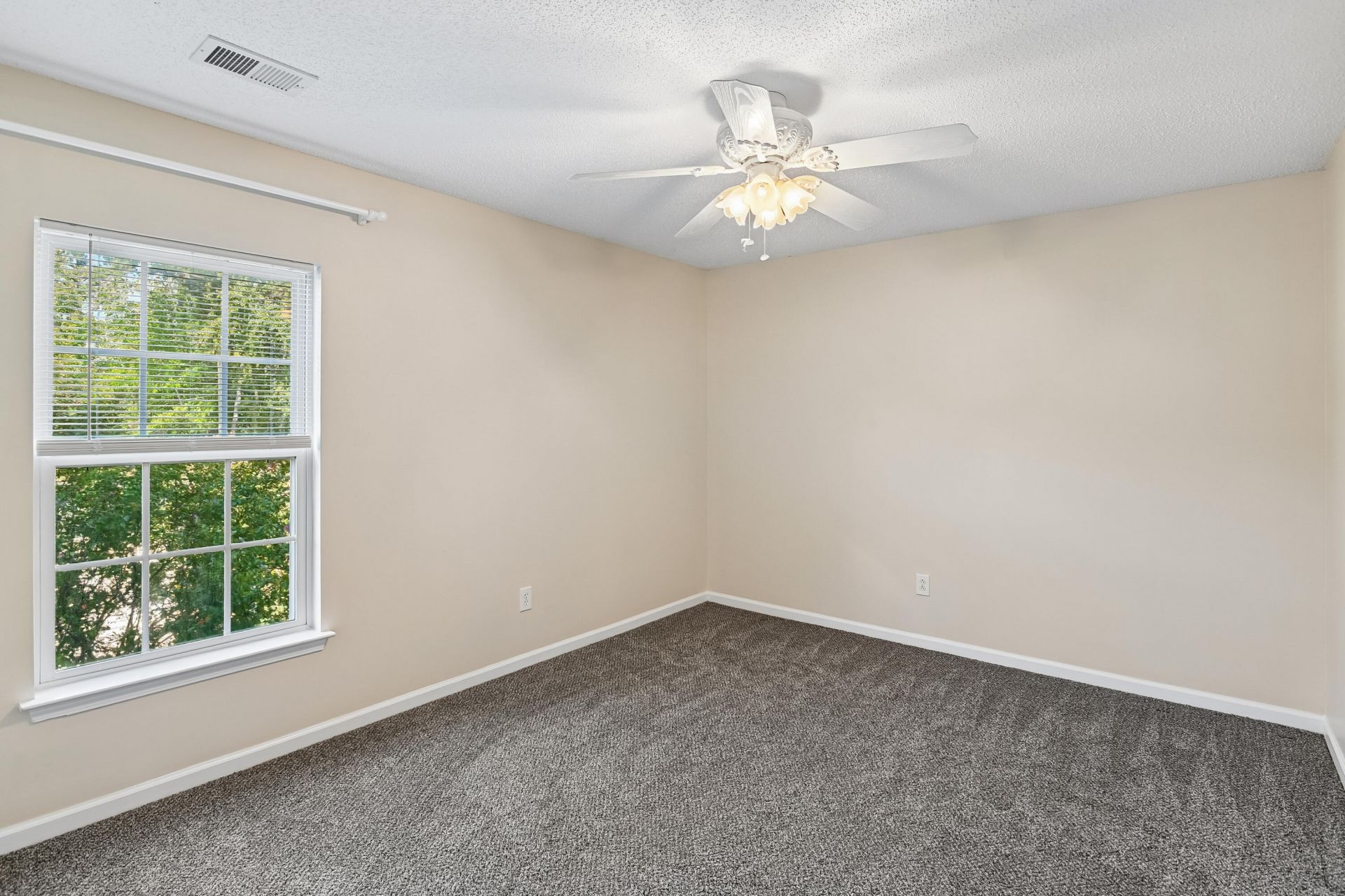 1048 Moss Grove Drive Photo 29