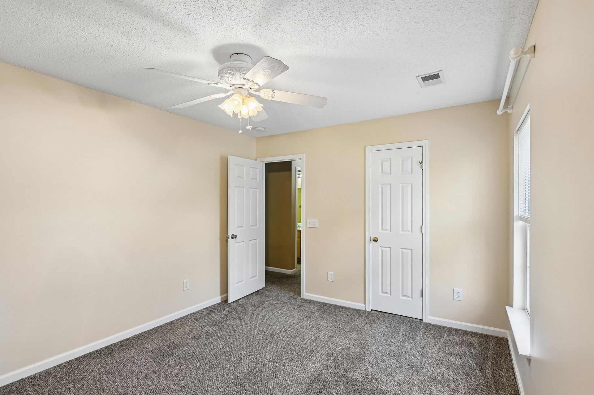 1048 Moss Grove Drive Photo 30