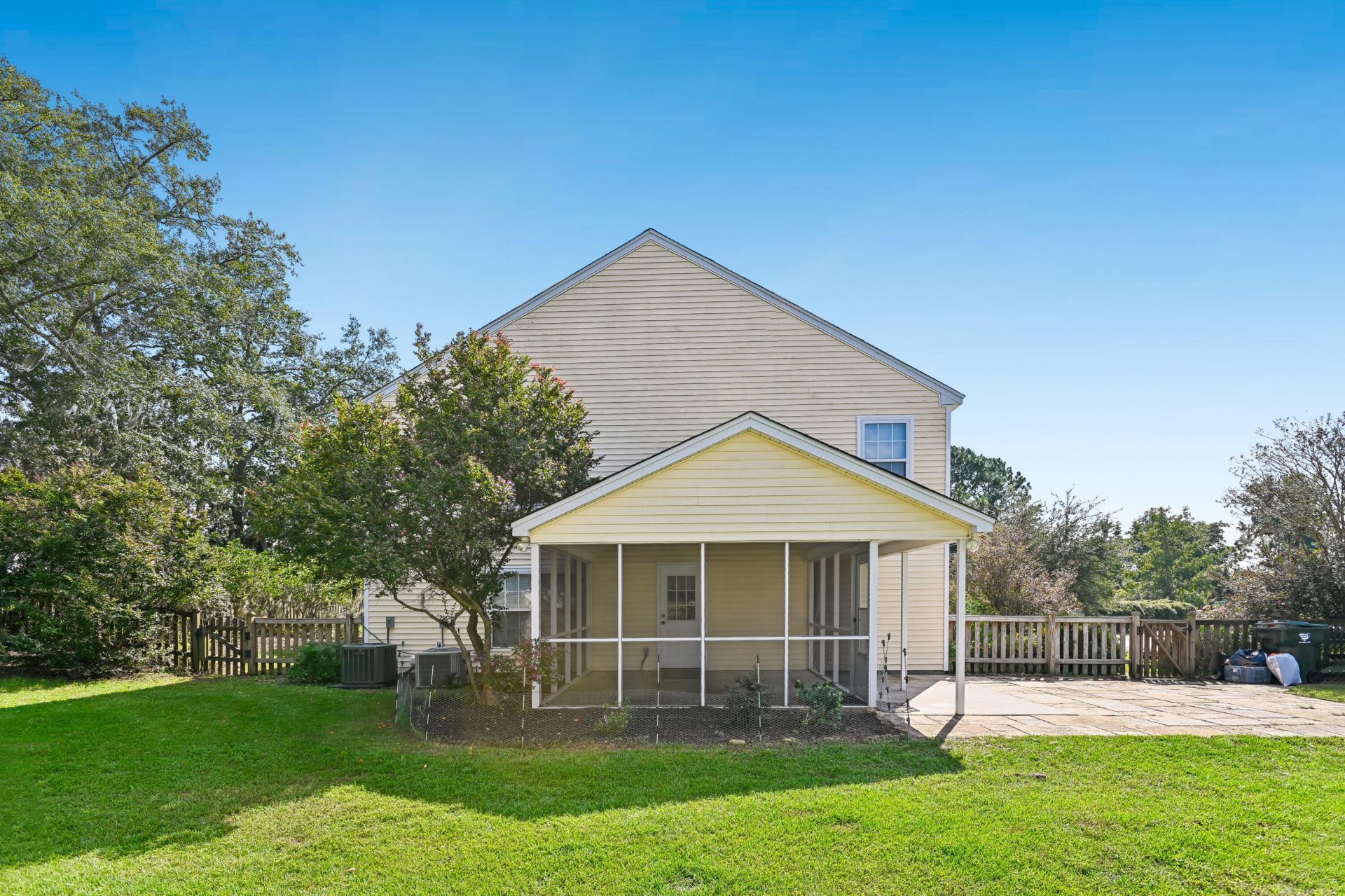 1048 Moss Grove Drive Photo 4