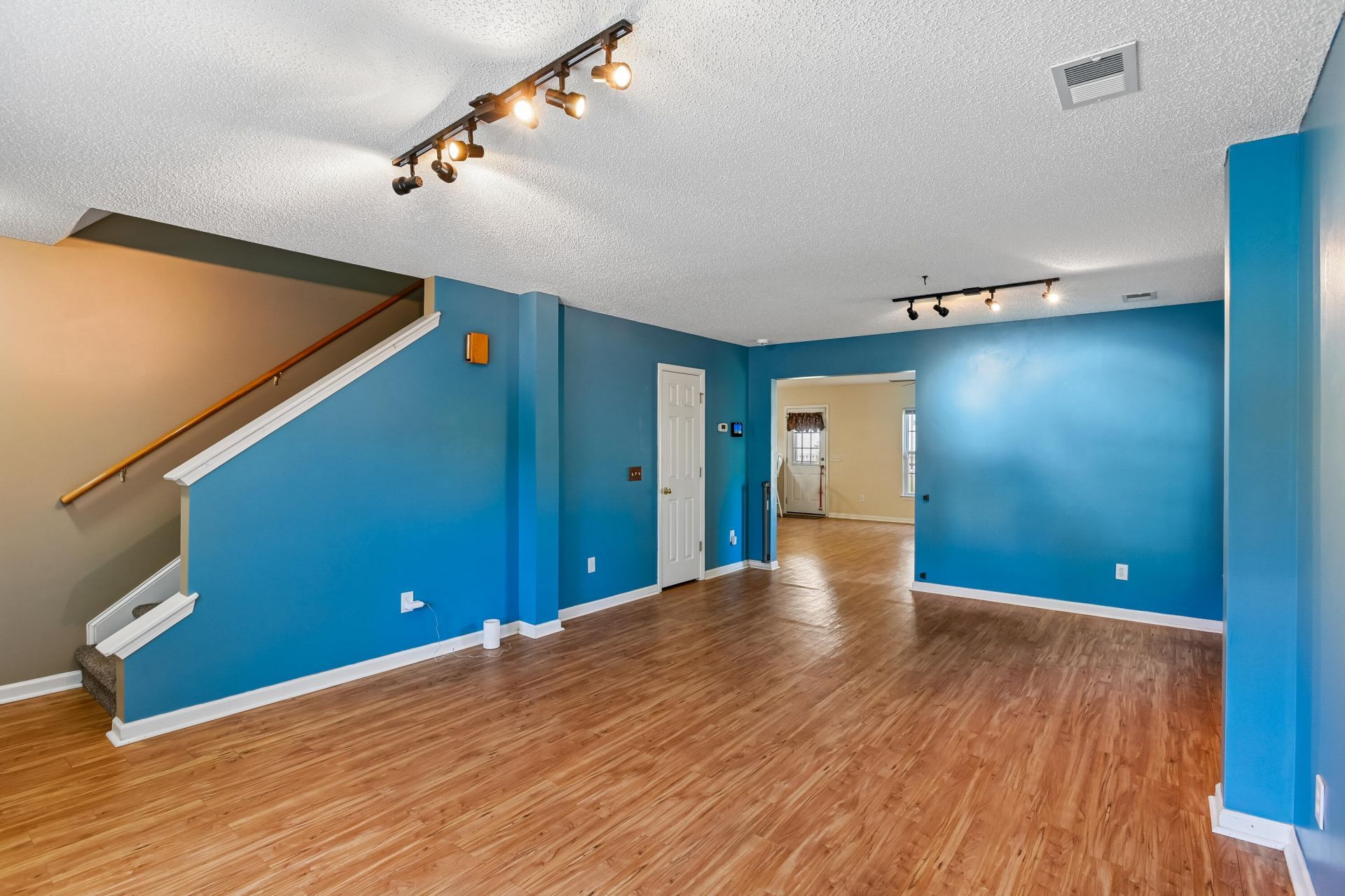 1048 Moss Grove Drive Photo 7