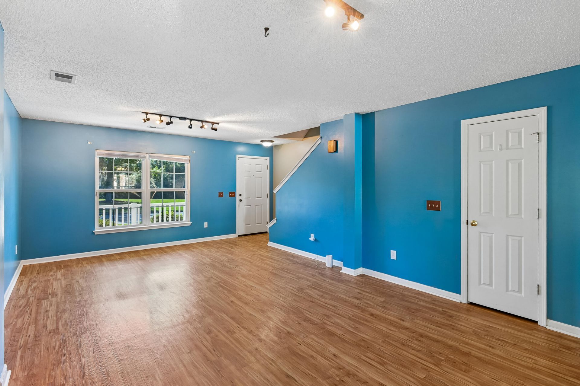 1048 Moss Grove Drive Photo 8
